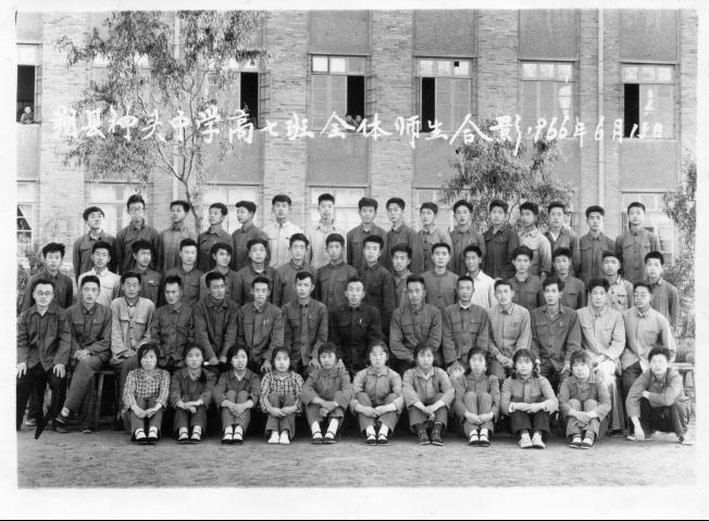 朔县神头中学高七班全体师生合影